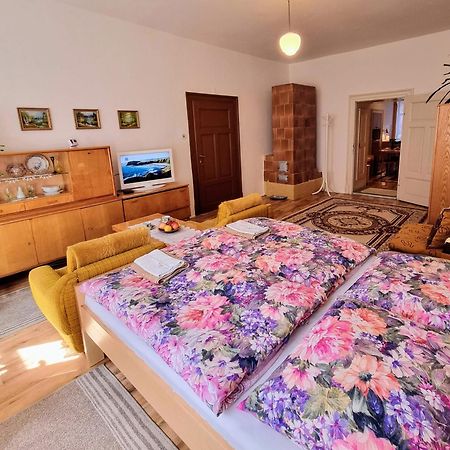 Apartment In A Historical House In The Center Of Левоча Экстерьер фото