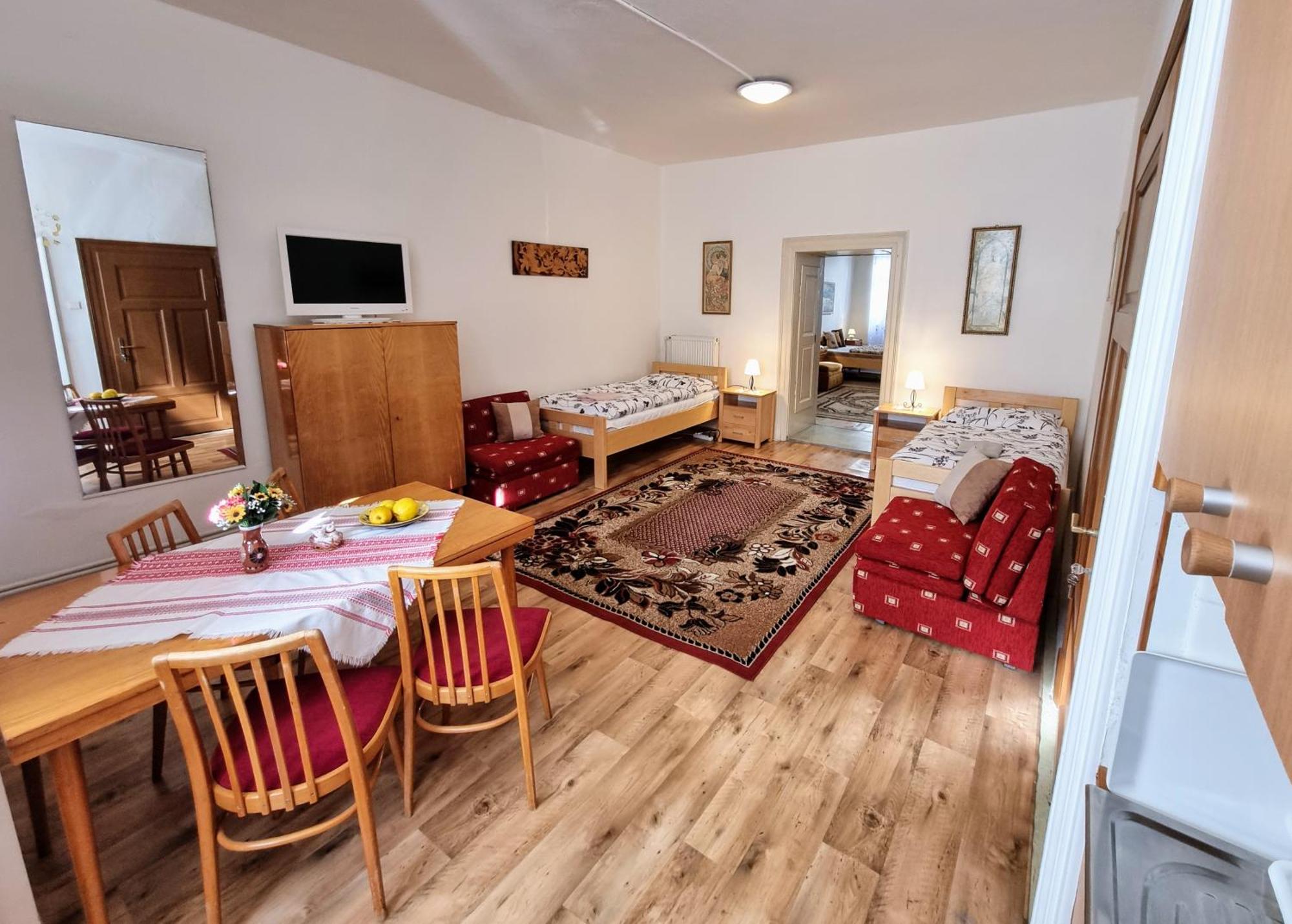 Apartment In A Historical House In The Center Of Левоча Экстерьер фото